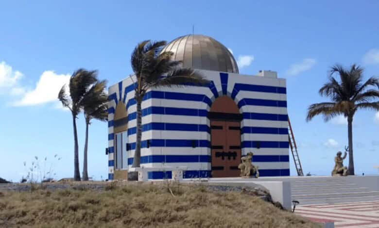 Mosque on Jeffrey Epstein’s island with Islamic artefacts, blue and white stripes, palm trees, and a gold.