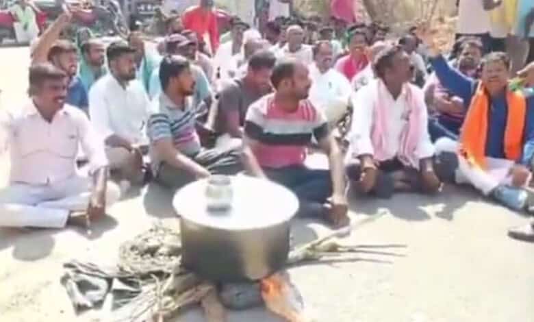 The image shows farmers protesting against the delay in procurement of paddy at the paddy procurement centre in Yellareddipally village of Indalwai mandal of Nizamabad district on Friday, May 1, 2026.