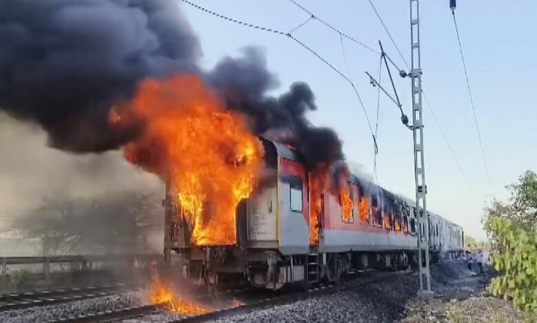 Fire breaks out in coach of Delhi-bound Rajdhani Express in MP