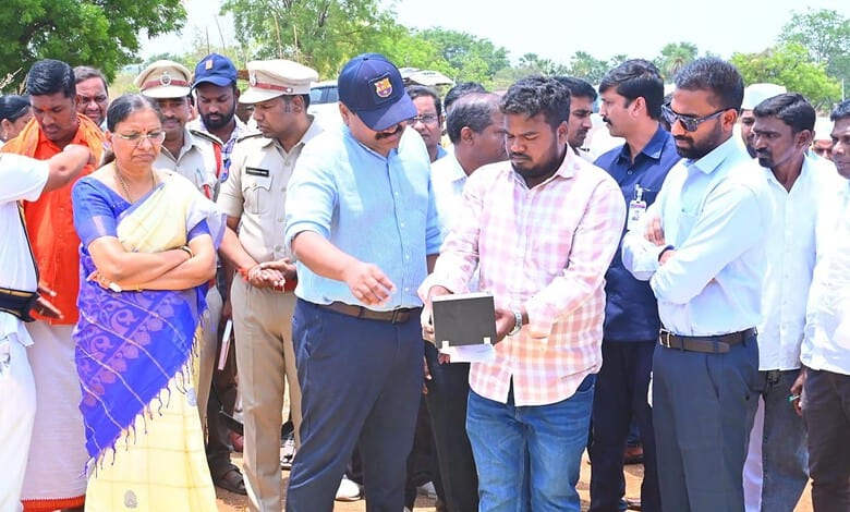 Government officials and farmers discussing paddy procurement and financial aid distribution outdoors.