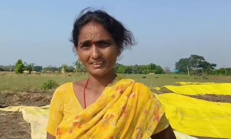 A farmer narrates her ordeal due to unseasonal rains