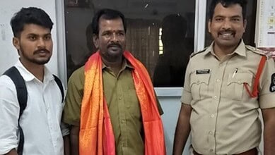 Ramgopalpet SHO along with the Sai Kumar and the auto driver