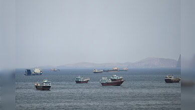 Oil tankers and ships in the Persian Gulf amid maritime tensions and regional conflicts.